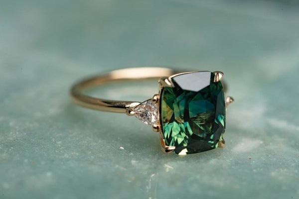 Vintage-Inspirert Grønn Edelsten Ring | Gull