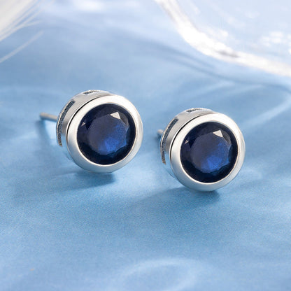 Safir Bezel Stud Øredobber | Hvitt Gull