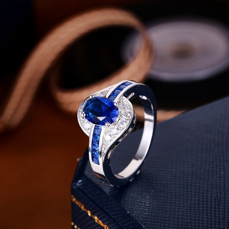 Safir Flow Ring | Hvitt Gull