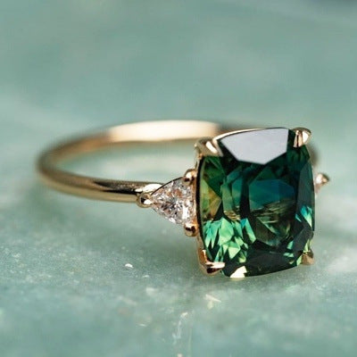 Vintage-Inspirert Grønn Edelsten Ring | Gull