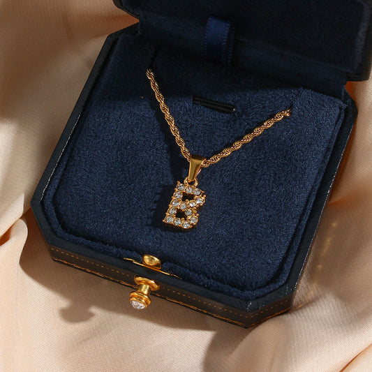 Maeve Bokstav Initial Diamant Halskjede