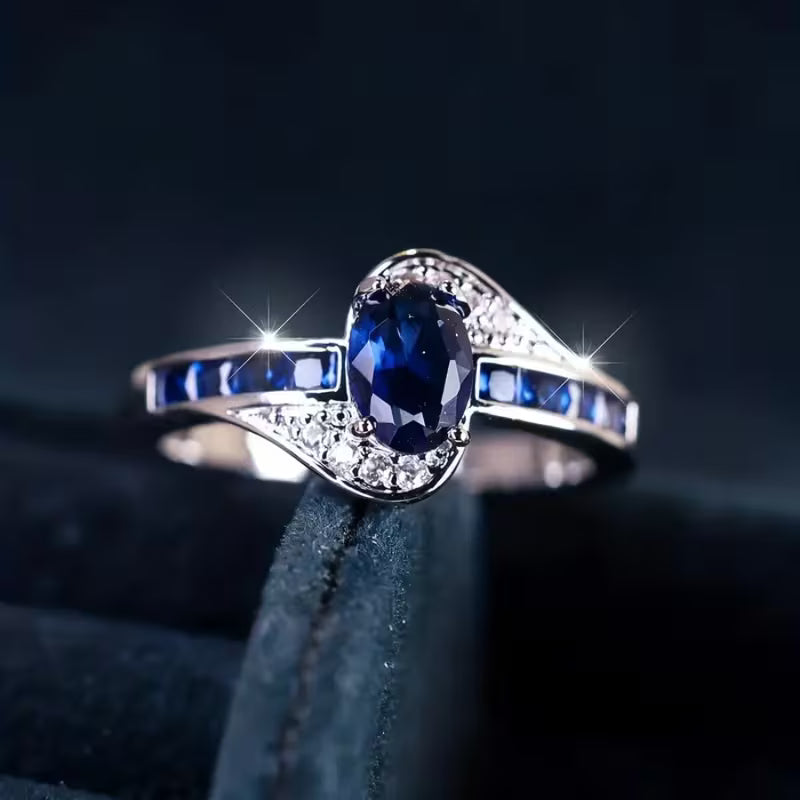 Safir Flow Ring | Hvitt Gull