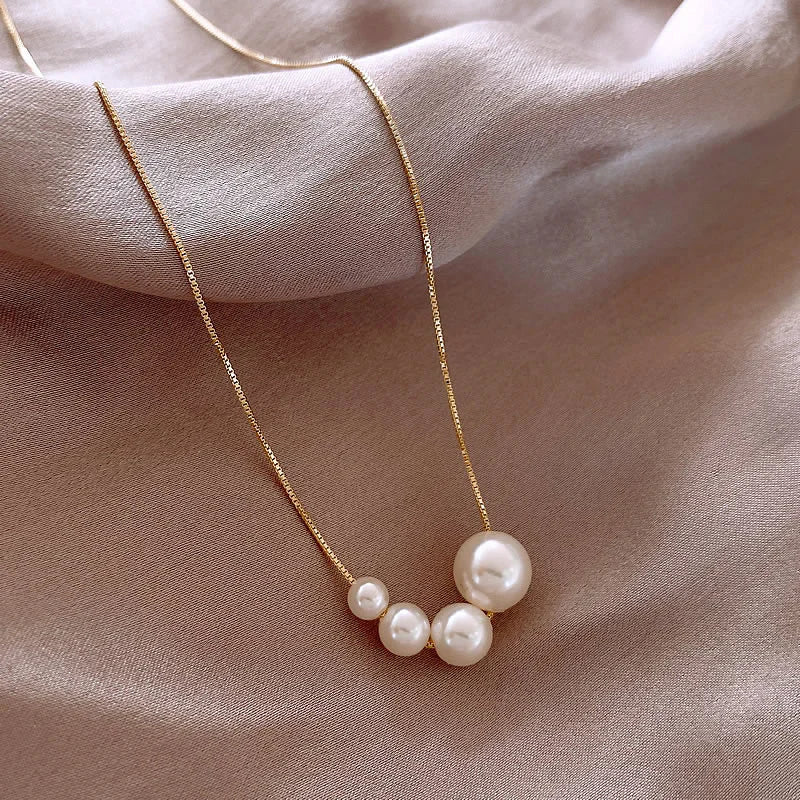 Floating Perle Cluster Halskjede